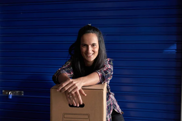 Cheerful Female Carton Box Personal Belongings Looking Camera While Sitting — Stock Photo, Image