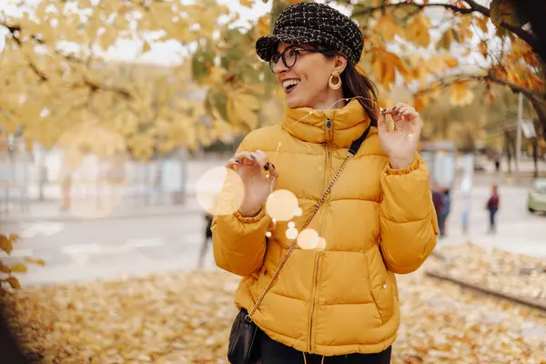 Beautiful Young Lady Stylish Warm Clothes Smiling Touching Yellow Leaves — Stock Photo, Image