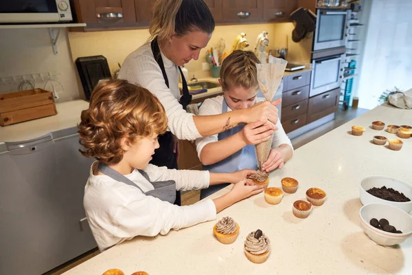 High Angle Kids Woman Aprons Preparing Cupcakes Decorating Chocolate Cream — Stock Photo, Image
