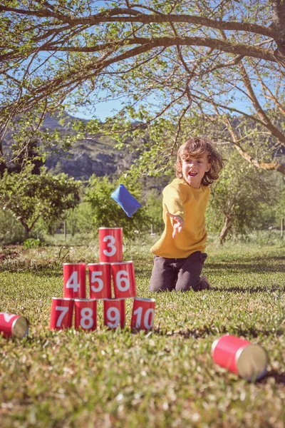 Smiling Kid Yellow Sweater Playing Can Knockdown Game While Throwing — Stock Photo, Image