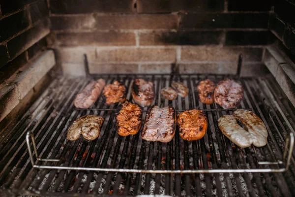 Gotowanie Kiełbasek Chorizo Barbecue — Zdjęcie stockowe