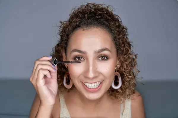 Smiling Curly Haired Young Female Doing Makeup Eyes While Applying — Stock Photo, Image