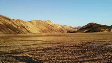 İzlanda 'daki dağların güzel manzarası