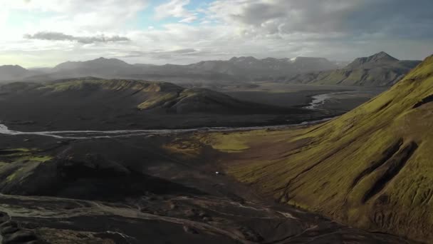 在冰原上的群山 从无人机看到美丽的风景 — 图库视频影像