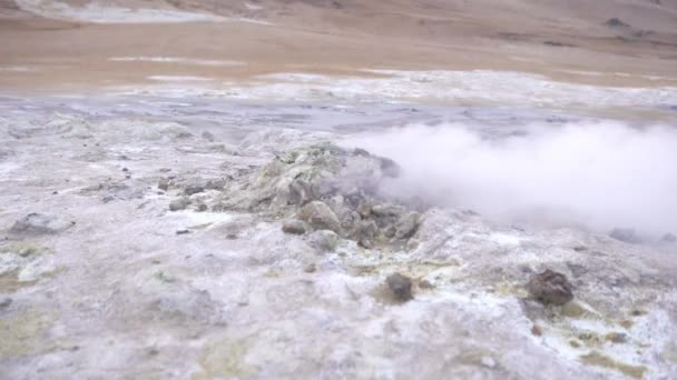 Geweldig Uitzicht Vulkanisch Oppervlak Met Hete Stomende Fumarole Gelegen Hverir — Stockvideo