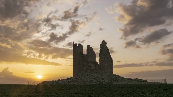 Restos Castelo Medieval Caudilla Localizado Contra Céu Pôr Sol Com — Vídeo de Stock