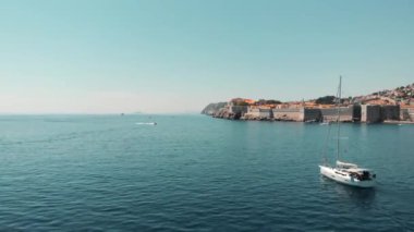 Hırvatistan 'ın sularında yüzen tekne