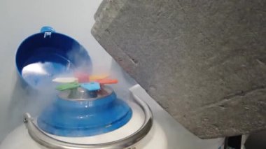 Üreme kliniği iç görünümü, sıvı nitrojen 