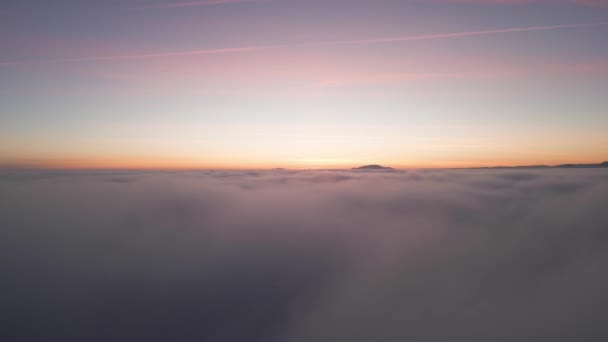 Wolny Ruch Widok Powietrza Białe Grube Miękkie Chmury Kolorowe Zachody — Wideo stockowe