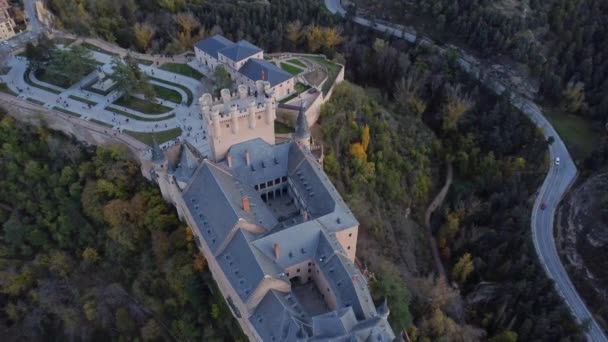 Desde Arriba Vista Del Dron Del Envejecido Alcázar Segovia Situado — Vídeos de Stock