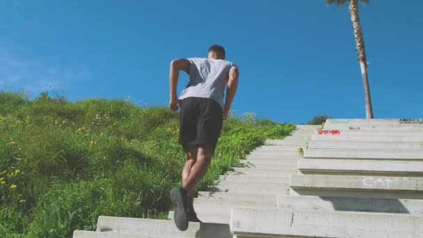 Чорний Спортсмен Біжить Крок Кроком — стокове відео