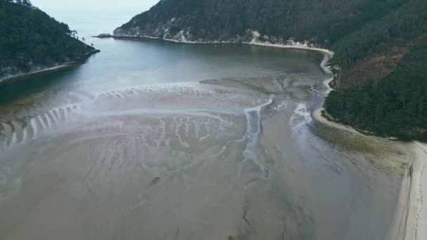 Vue Couper Souffle Sur Mer Avec Plage Sable Entourée Montagnes — Video
