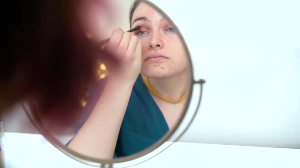Woman Applying Makeup Her Face — Stock Video