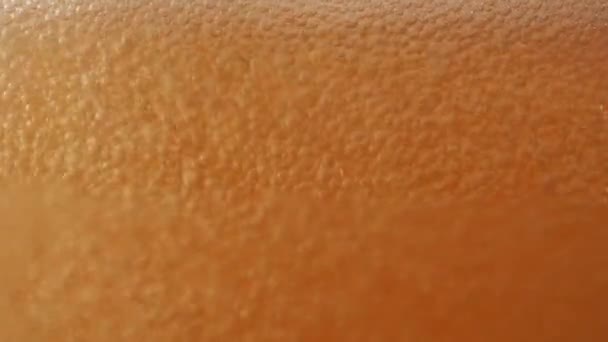Primer Plano Color Amarillo Bebida Transparente Con Burbujas Aire Fizzing — Vídeo de stock
