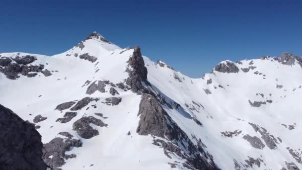 Vista Desde Las Montañas Nevadas Picos Europa Con Picos Rocosos — Vídeos de Stock