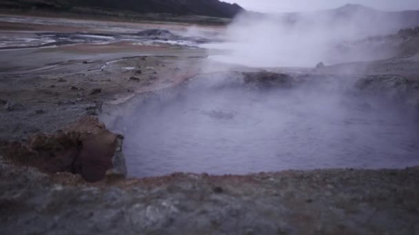Fenséges Táj Párás Medence Található Geotermikus Területen Hegyvidéki Izlandon — Stock videók