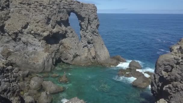 Scenic View Rough Rocky Cliff Blue Waving Sea Sunny Day — Stock Video
