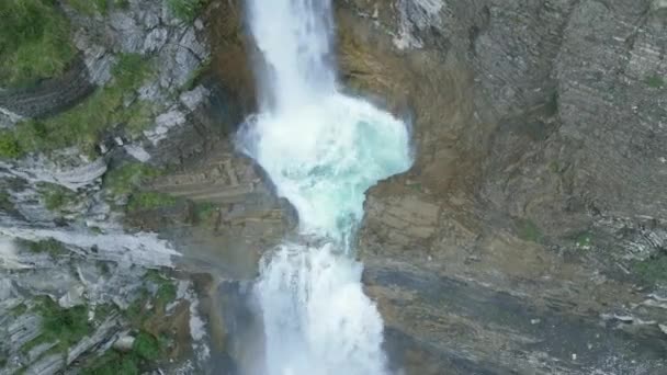 Nad Czystą Wodą Ciągu Dnia Wodospadzie Sorrosal Parku Narodowym Ordesa — Wideo stockowe