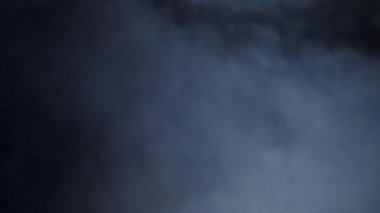 dumanı siyah arkaplanda