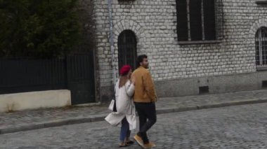 Paris 'te aşık bir çift 