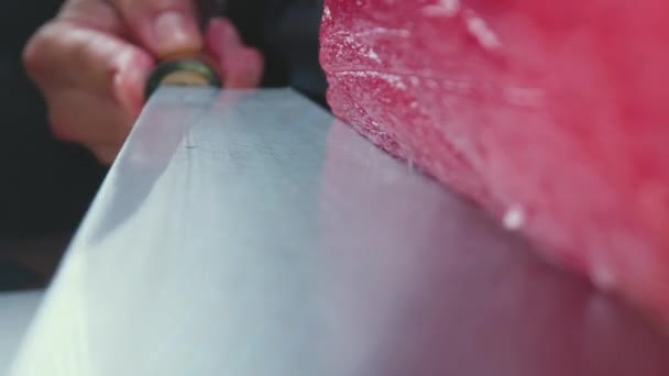 Zoom Visning Anonym Kok Skære Almindelig Tun Kød Mens Forbereder – Stock-video