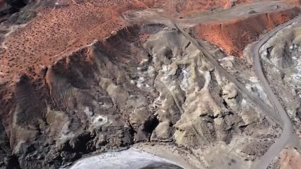 Landschaftlich Reizvolle Luftlandschaft Mit Rauen Sandsteinklippen Einem Wilden Trockenen Tal — Stockvideo