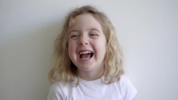 Retrato Una Chica Feliz — Vídeos de Stock