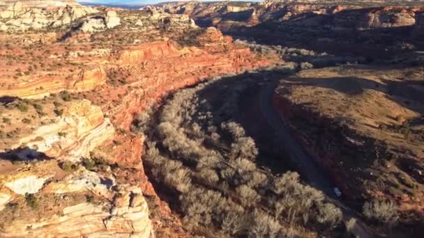 Drone Uitzicht Schilderachtige Snelweg Weg Gaat Door Zandstenen Vallei Met — Stockvideo