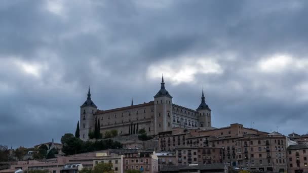 Paisaje Urbano Ciudad Envejecida Con Casas Medievales Castillos Contra Cielo — Vídeo de stock
