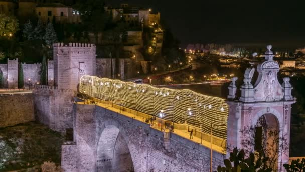 Verlichte Middeleeuwse Stad Toledo Onder Nachtelijke Hemel — Stockvideo