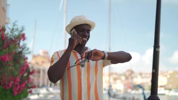 Tempo Real Empresário Afro Americano Otimista Acenando Com Cabeça Tendo — Vídeo de Stock