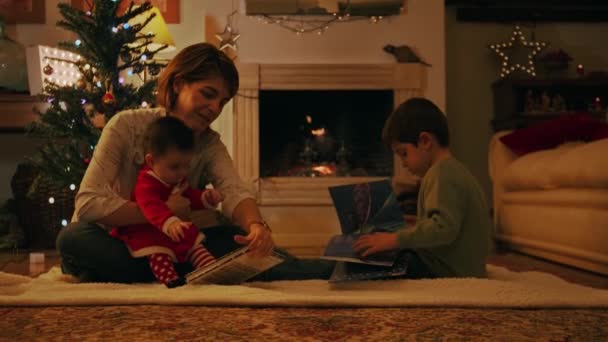 Święta Bożego Narodzenia Nowy Rok Rodziną Domu — Wideo stockowe