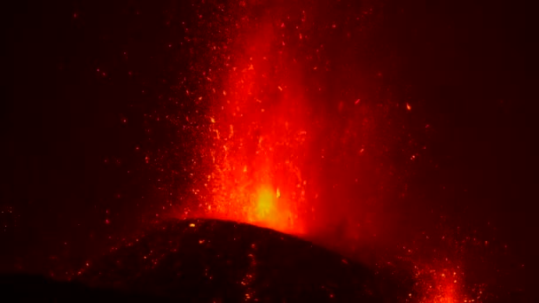 Primer Plano Lava Caliente Magma Saliendo Del Cráter Con Plumas — Vídeo de stock