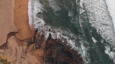 Güzel deniz kıyısının manzarası