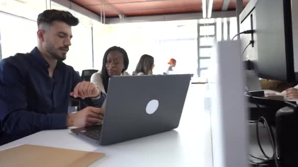 Group Focused Multiracial Colleagues Siting Table Working Project Modern Coworking — Stock Video