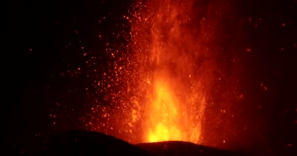 Nachts Strömen Heiße Lava Und Magma Aus Dem Krater Cumbre — Stockvideo