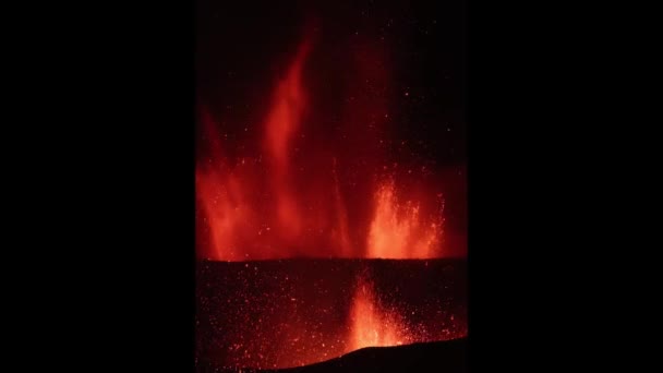 Zbliżenie Magma Iskrzy Otworu Wulkanu Islandii — Wideo stockowe