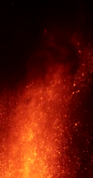 Närbild Vulkan Som Spyr Varm Lava Och Magma Från Kratern — Stockvideo