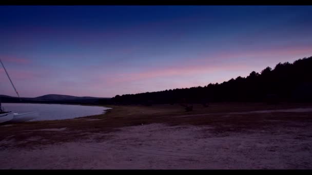 Imágenes Escénicas Hermoso Crepúsculo Sobre Orilla Del Río — Vídeos de Stock