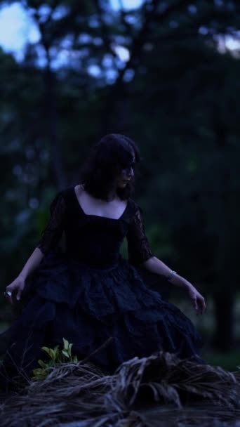 Krásná Čarodějnice Fantazie Dívka Lese — Stock video