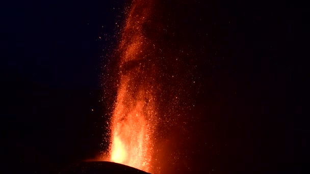 Гаряча Лава Магма Виливаються Кратера Вночі Вулканічне Виверження Пальма Канарських — стокове відео