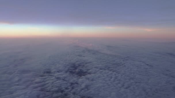 Uitzicht Vanaf Het Vliegtuig Dat Wolken Vliegt — Stockvideo