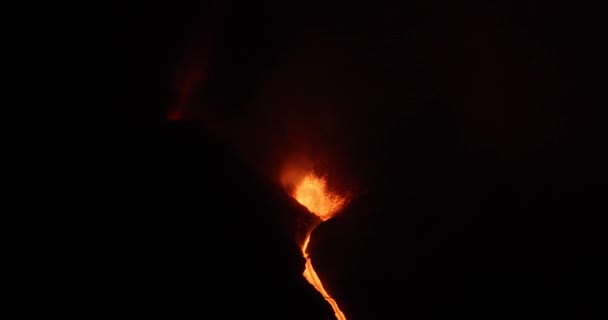 Lava Calda Magma Fuoriescono Dal Cratere Notte Cumbre Vieja Eruzione — Video Stock