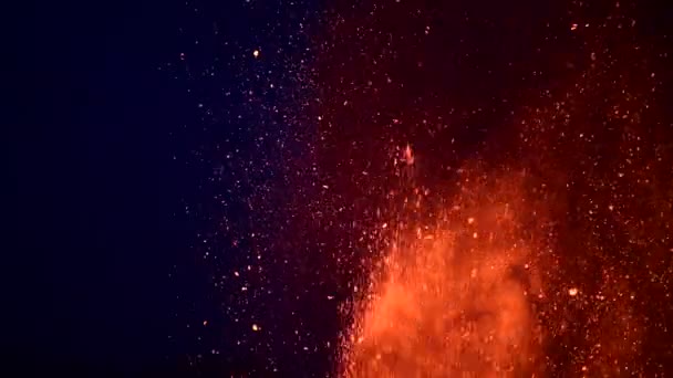 炽热的熔岩和岩浆从火山口喷涌而出 2021年西班牙拉帕尔马加那利群岛的Cumbre Vieja火山爆发 — 图库视频影像