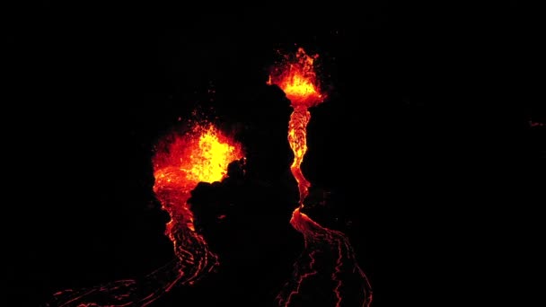 Cima Magma Faíscas Para Fora Buraco Vulcão Islândia — Vídeo de Stock
