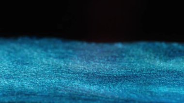 Parlak metalik boya parçacıkları