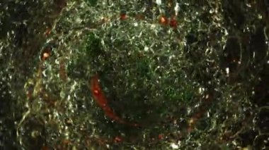 Koyu yağda bir sürü baloncuk