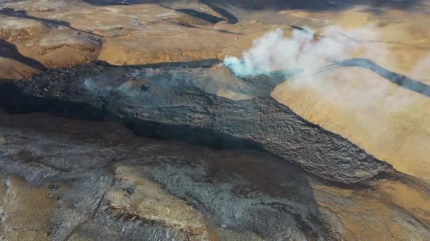 Сверху Магма Искрится Вулканической Ямы Исландии — стоковое видео