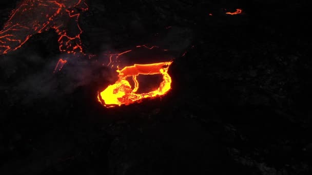 上のマグマからアイスランドの火山の穴からスパーク — ストック動画