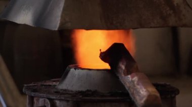 Üretimde ısıtılmış erimiş metalin görüntüleri